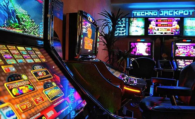 پاکستان میں YALLA RUMMY کا آن لائن کیسینو سیکشن کھولیں۔